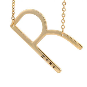 Collana con ciondolo a forma di lettera inglese in acciaio al titanio europeo da 26 pollici - Collana con ciondolo a forma di lettera