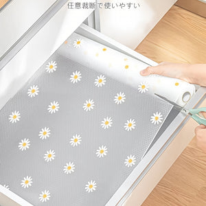1 Roll of Daisy Design Waterproof Cabinet Liner - Easy to Clean Plastic Mat, Waterproof, Oil-Proof, And Non-Slip Durable Shelf Liner | Can Be Cut to Fit, Suitable for Kitchen, Refrigerator, Table, And Drawer Organization - Le