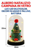 Decorazione Natalizia con Luci LED a Batteria – Albero di Natale in Cupola Vetro – Regalo Festivo con Sacchetto – 22x12cm