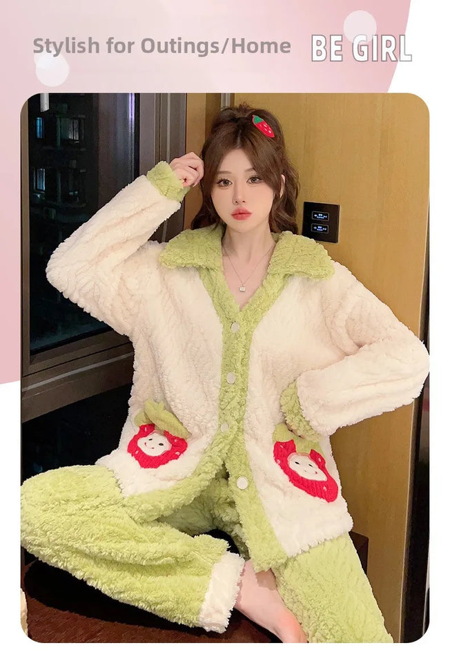 Pigiama lungo da donna in pile di corallo spesso Ins, grazioso pigiama da esterno a forma di fragola, comodo pigiama per l'autunno...