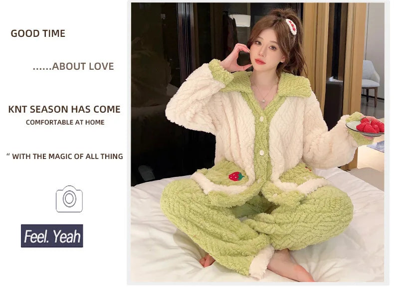 Pigiama lungo da donna in pile di corallo spesso Ins, grazioso pigiama da esterno a forma di fragola, comodo pigiama per l'autunno...