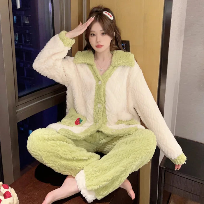 Pigiama lungo da donna in pile di corallo spesso Ins, grazioso pigiama da esterno a forma di fragola, comodo pigiama per l'autunno...