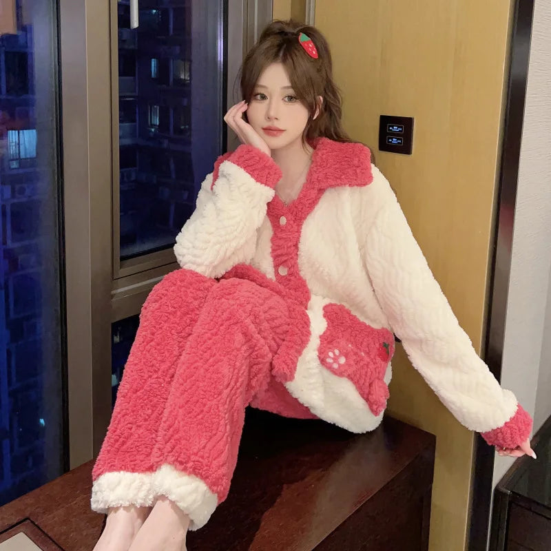 Pigiama lungo da donna in pile di corallo spesso Ins, grazioso pigiama da esterno a forma di fragola, comodo pigiama per l'autunno...