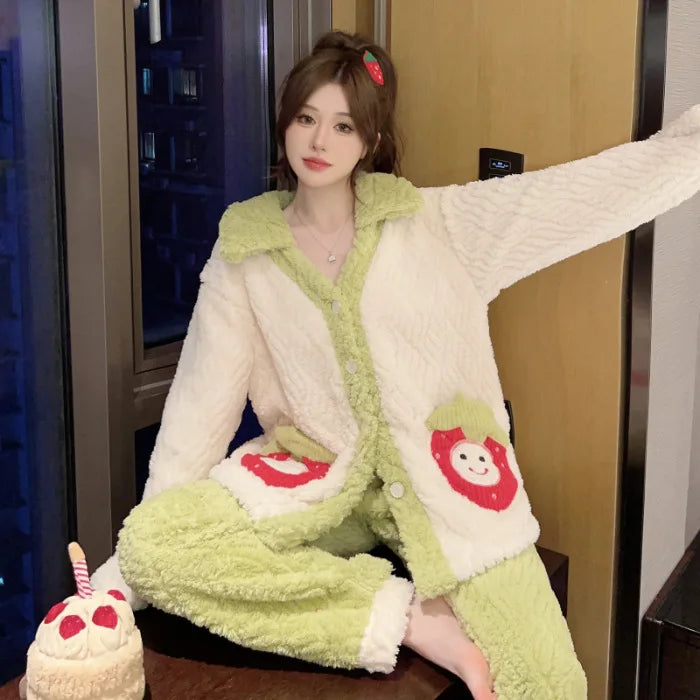 Pigiama lungo da donna in pile di corallo spesso Ins, grazioso pigiama da esterno a forma di fragola, comodo pigiama per l'autunno...