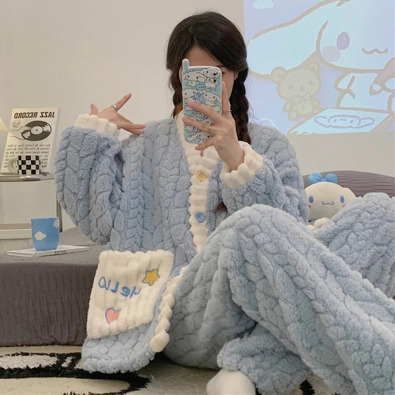 Pigiama in pile di corallo spesso, abbigliamento da casa per ragazze, stile dolce e carino, indossabile all'aperto, caldo, set da notte per l'autunno e l'inverno