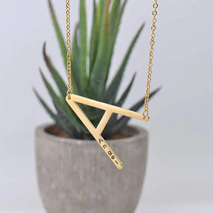 Collana con ciondolo a forma di lettera inglese in acciaio al titanio europeo da 26 pollici - Collana con ciondolo a forma di lettera