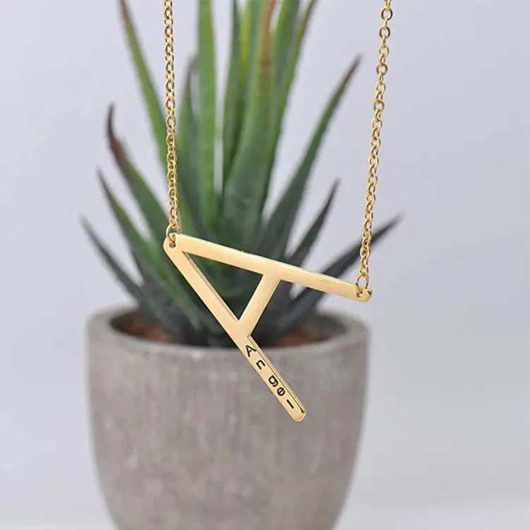 Collana con ciondolo a forma di lettera inglese in acciaio al titanio europeo da 26 pollici - Collana con ciondolo a forma di lettera