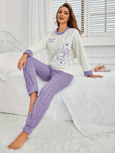 1 set da donna con grazioso orsacchiotto e cartone animato ricamato in pile, top girocollo a maniche lunghe in poliestere e pantaloni lunghi, comodo pigiama invernale dalla vestibilità ampia